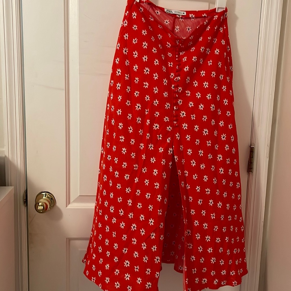 Zara women’s midi floral red skirt.